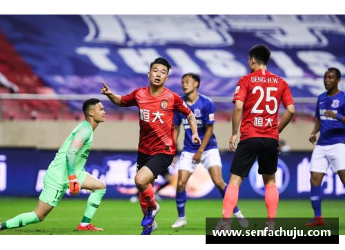 广州恒大2-1击败上海申花，继续领跑中超积分榜，登顶榜首巩固领先优势